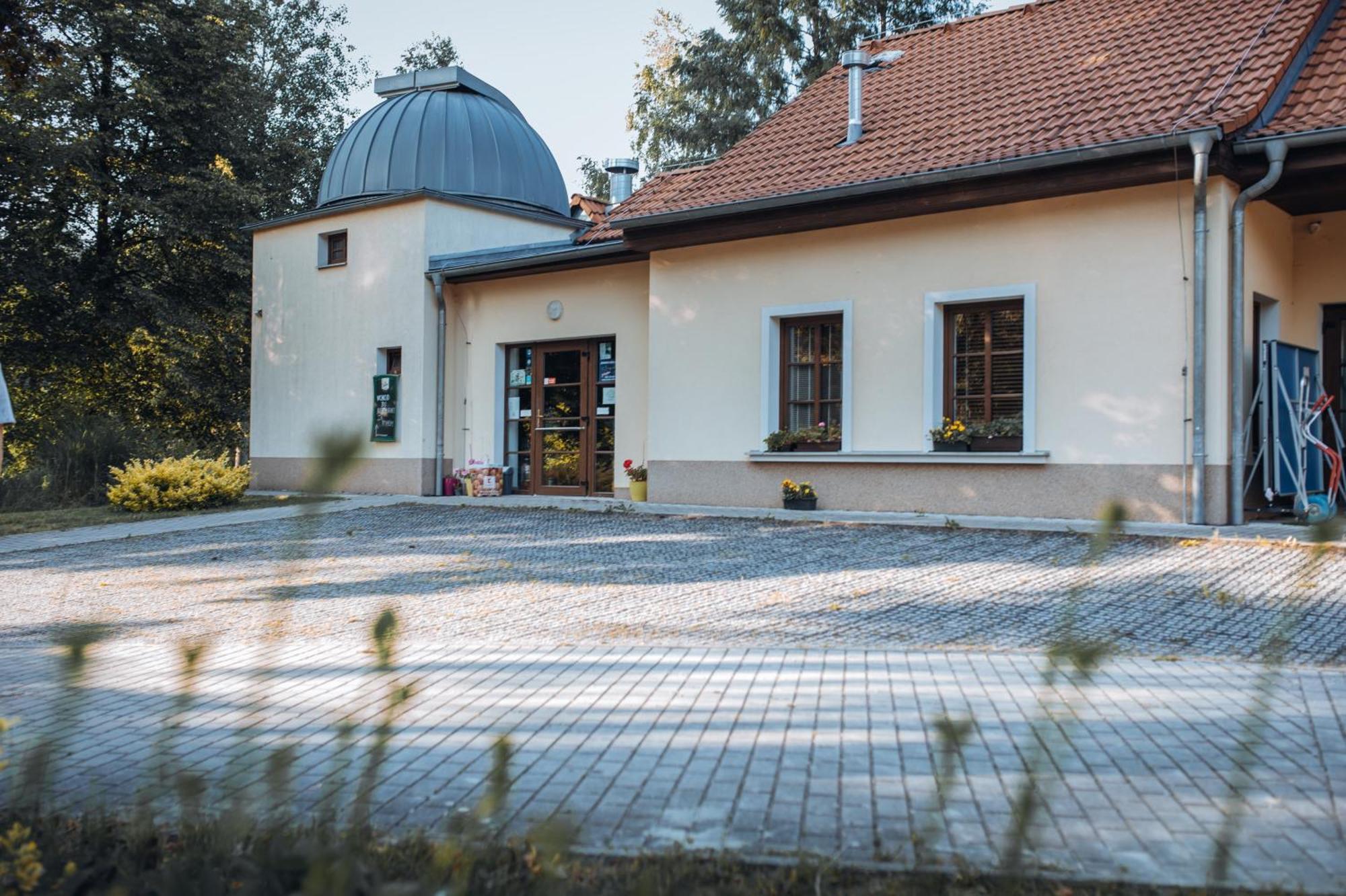 Rekreační A školicí Středisko Zájezek *